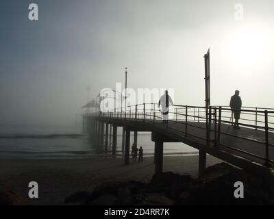 Mist al Brighton Jetty, Adelaide, Australia del Sud Foto Stock