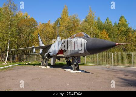 SAN PIETROBURGO, RUSSIA - 02 OTTOBRE 2020: Il MIG-31 è un intercettore a lungo raggio sovietico e russo a due posti ad alta quota per tutte le stagioni Foto Stock