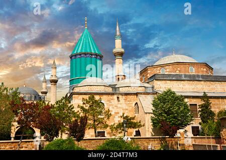 Il museo Mevlâna, con il mausoleo a cupola blu di Jalal ad-DIN Muhammad Rumi, un mistico sufi noto anche come Mevlâna o Rumi. Era anche il dervis Foto Stock