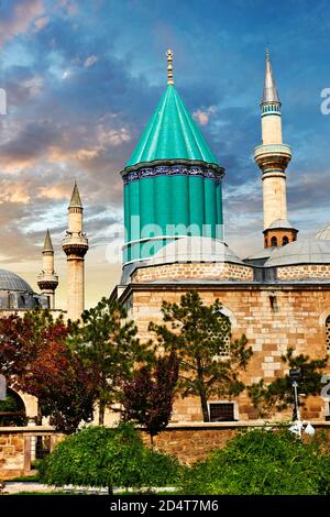 Il museo Mevlâna, con il mausoleo a cupola blu di Jalal ad-DIN Muhammad Rumi, un mistico sufi noto anche come Mevlâna o Rumi. Era anche il dervis Foto Stock