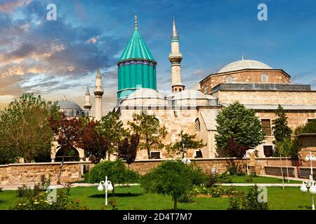 Il museo Mevlâna, con il mausoleo a cupola blu di Jalal ad-DIN Muhammad Rumi, un mistico sufi noto anche come Mevlâna o Rumi. Era anche il dervis Foto Stock