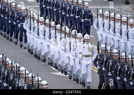 Taipei, Taiwan. 10 Ott 2020. La polizia militare di Taiwan ha sfilato durante la cerimonia della Giornata nazionale di Taiwan presso l'Ufficio Presidenziale di Taipei, Taiwan, il 10 ottobre 2020. (Foto di Walid Berrazeg/Sipa USA) Credit: Sipa USA/Alamy Live News Foto Stock