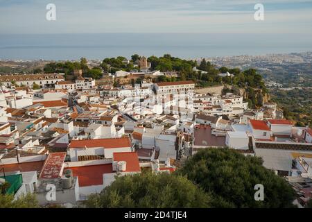 Vista del villaggio bianco di Mijas Pueblo, nel sud della Spagna, Costa del sol, Andalusia. Foto Stock