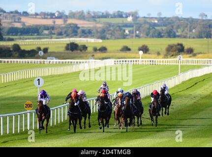 Colin Keane a bordo di Khartoum (a sinistra) sulla loro strada per vincere il Curragh dove i campioni sono fatti Maiden durante il Paddy Power Irish Cesarewitch Day all'ippodromo di Curragh. Data immagine: Domenica 11 ottobre 2020. Guarda la storia della PA CHE CORRE Curragh. Il credito fotografico dovrebbe essere: Cavo PA Foto Stock