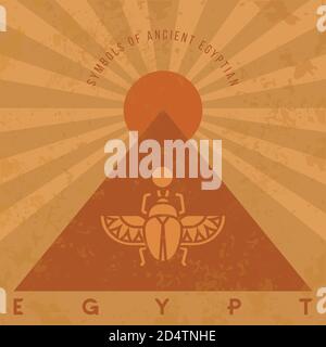 Simboli dell'antico Egitto in stile antico. Scarabeo, piramide e sole. Illustrazione Vettoriale