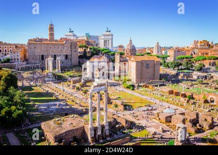 Vista del Foro Romano, antiche rovine romane a Roma, Roma, Italia, Europa Foto Stock