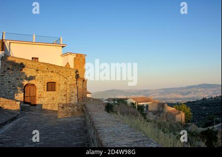 Italia, Basilicata, Aliano, Casa museo Carlo Levi al tramonto Foto Stock