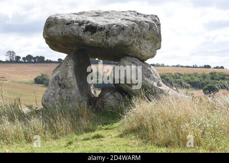 Devil's Den (pietre sarcene) a Fyfield Down National Nature Reserve nel Wiltshire, Inghilterra. Foto Stock