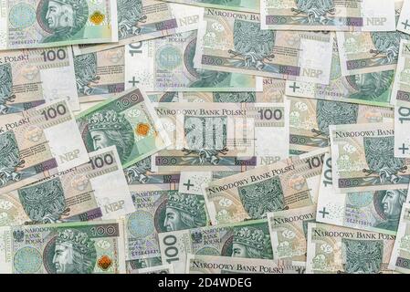 Sfondo della banconota da 100 zloty polacca, sfondo per la finanza e l'economia. Foto Stock