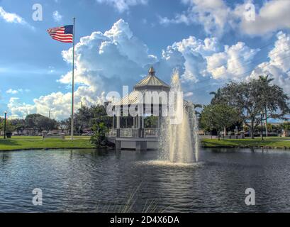 Vietnam Memorial Wall del sud-ovest della Florida, a Veterans Park a Punta Gorda è una replica in scala ridotta del Vietnam Veterans Memorial a Washington DC Foto Stock