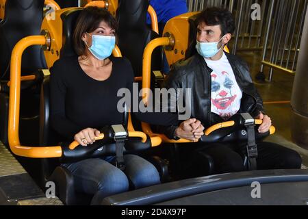 Roma, Ita. 10 Ott 2020. Attori Emy Bergamo e Ivan Boragine trascorrono la giornata al parco divertimenti Cinecitta 'World, Roma, Italia - 10-10-2020 Credit: Independent Photo Agency/Alamy Live News Foto Stock