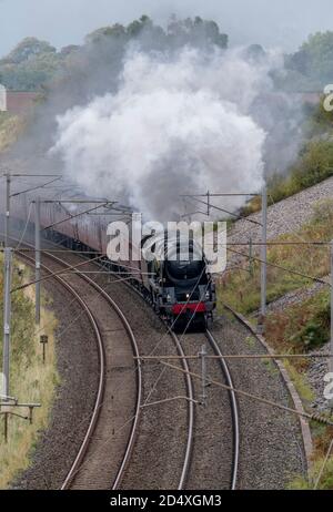 Locomotiva a vapore, Mechant Navy Class, British India Line 35018, appena a sud di Carlisle Foto Stock