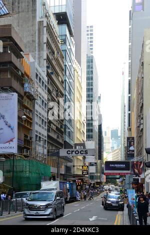 Queen's Road Central vicino a Pottinger Street nell'Isola di Hong Kong, Hong Kong. Foto Stock