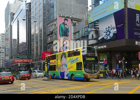 Hong Kong Nathan Road a Austin Road, Kowloon, Hong Kong. Nathan Road è una strada commerciale principale a Kowloon, Hong Kong. Foto Stock