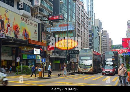 Hong Kong Nathan Road a Austin Road, Kowloon, Hong Kong. Nathan Road è una strada commerciale principale a Kowloon, Hong Kong. Foto Stock