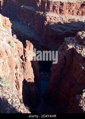 Junction Pool, alla confluenza delle Gole di Red, Joffre e Hancock, si trova a 130 m sotto Oxers Lookout, Karijini National Park, Australia Occidentale Foto Stock