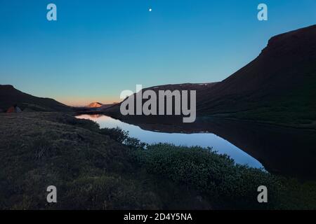 Luna piena sul lago Cataract sul 485 Mile Colorado Trail, vicino a Lake City, Colorado Foto Stock