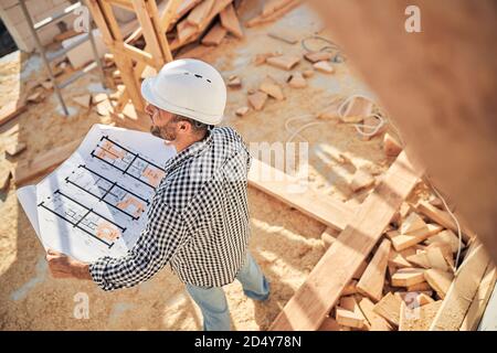 Progetto di controllo di un costruttore impegnato di una casa Foto Stock