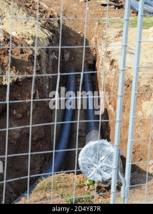 Riparare i tubi di posa a terra. Foto Stock