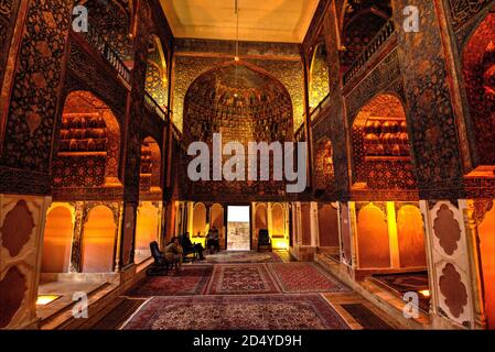 Interno del mausoleo e tomba, Sheikh Safi-ad-din Khanegah complesso, Ardabil, Iran. Sito patrimonio dell'umanità dell'UNESCO. Foto Stock