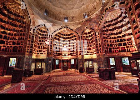 Interno del mausoleo e tomba, Sheikh Safi-ad-din Khanegah complesso, Ardabil, Iran. Sito patrimonio dell'umanità dell'UNESCO. Foto Stock