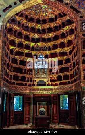 Interno del mausoleo e tomba, Sheikh Safi-ad-din Khanegah complesso, Ardabil, Iran. Sito patrimonio dell'umanità dell'UNESCO. Foto Stock