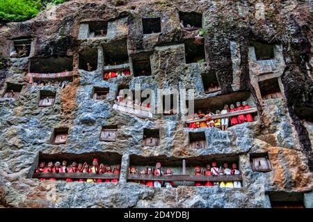 Tau Tau, effigi funerari, Lemo, Tona Toraja, Sulawesi del Sud, Isole della Grande Sunda, Indonesia Foto Stock