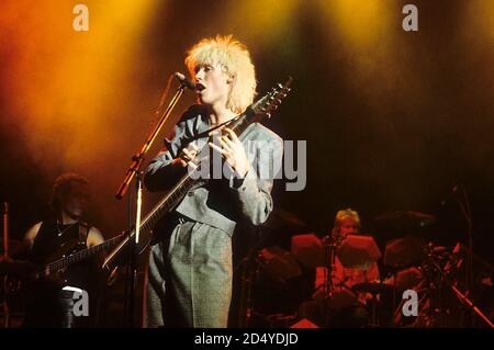 Nick Boves e Jez Strode di Kajagoogoo vivono a Hammerswithh Odeon. Londra, 22 maggio 1984 | utilizzo in tutto il mondo Foto Stock