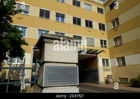 Firma, il 5 dicembre 1989 i cittadini di Potsdam hanno occupato l'amministrazione distrettuale del Ministero per la sicurezza di Stato Foto Stock