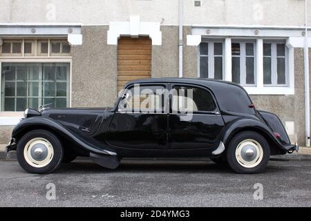 Citroen Traction Avant 15-Six Berline, auto francese d'epoca da 1954 pollici Francia Foto Stock