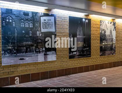 L'ingresso della stazione S-bahn di Rathaus Steglitz sulla linea S1 che collega Wannsee e Oranienberg. Parte della rete Commuter a Steglitz, Berlino, Germ Foto Stock