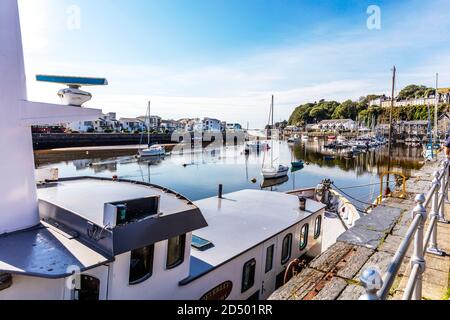 Porthmadog, Galles, Regno Unito, porto murato da schiate, porto di Porthmadog, porto di Porthmadog, Porthmadog Galles, barche, yacht, Stryd Fawr, pen-y-cei e greaves Foto Stock