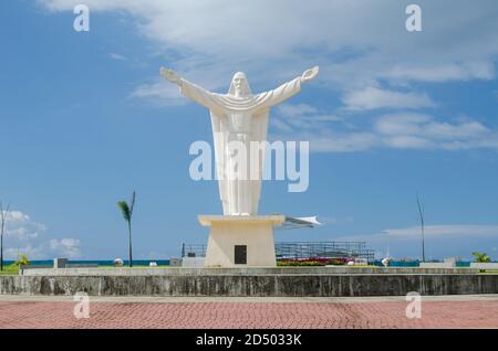 Il Cristo al Paseo Marino nella città di Colon Foto Stock