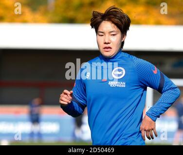 CRAWLEY, INGHILTERRA - OTTOBRE 11: Guen min Lee di Brighton e Hove Albion WFC durante il riscaldamento pre-partita durante Barclays fa Women Super League Foto Stock