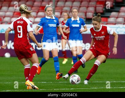 CRAWLEY, INGHILTERRA - OTTOBRE 11: Vivianne Miedemi di Arsenal durante Barclays fa Women Super League match tra Brighton e Hove Albion Women e A. Foto Stock