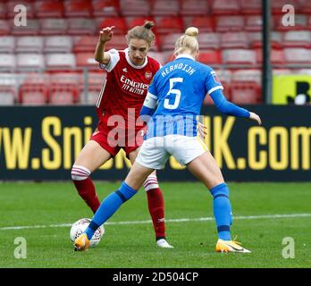 CRAWLEY, INGHILTERRA - OTTOBRE 11:Vivianne Miedemi di Arsenal durante Barclays fa Donne Super League match tra Brighton e Hove Albion Donne e A. Foto Stock