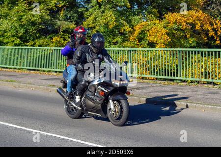 1998 grigio nero Honda CBR; motociclista; trasporto a due ruote, moto, veicolo, strade, moto, motociclisti a Chorley, Regno Unito Foto Stock