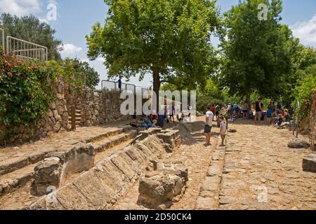 Israele, Ramat Hanadiv vicino a Zichron Yaacov. Rovine di un antico insediamento agricolo. Horvat Aqav sito archeologico a Ramat Hanadiv è una natura p Foto Stock