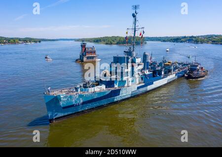 USS Slater, US Navy Destoryer della seconda guerra mondiale, Hudson Athens Lighthouse, Hudson River, NY, USA Foto Stock