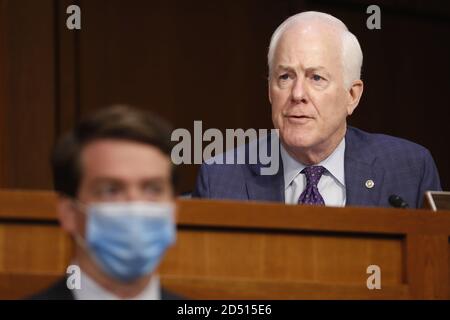 Washington, DC, Stati Uniti. 12 Ott 2020. Il senatore repubblicano del Texas John Cornyn parla come giudice nominato dalla Corte Suprema Amy Coney Barrett partecipa alla sua audizione di conferma davanti al Comitato giudiziario del Senato su Capitol Hill a Washington, DC, USA, 12 ottobre 2020. ( Credit: Sipa USA/Alamy Live News Foto Stock