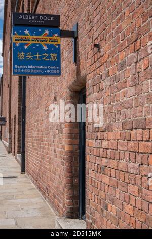 Cartello e ingresso per il Magical Mystery Tour Beatles Information Centro di Liverpool nel luglio 2020 Foto Stock