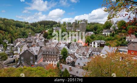 Paesaggio urbano di Monschau, Eifel, Germania. Foto Stock