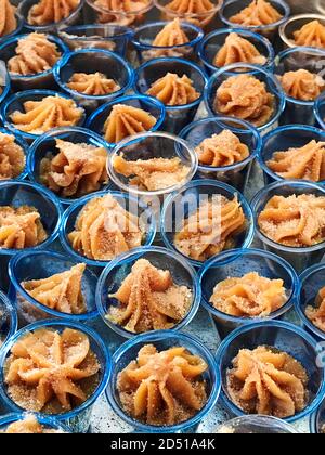 Famoso dolce brasiliano chiamato 'churros de brigadeiro'. Concetto di cultura brasiliana immagine. Foto Stock