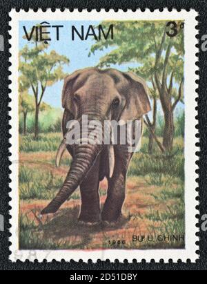 Francobollo. Elefante asiatico (indiano), serie, Vietnam, 1986 Foto Stock