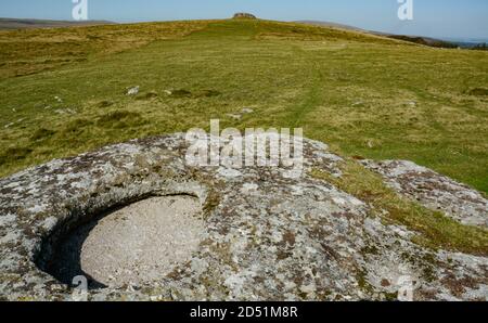 Bacino roccioso al Middle Tor, Chagford Common su Dartmoor, Devon Foto Stock