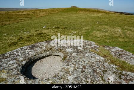 Bacino roccioso al Middle Tor, Chagford Common su Dartmoor, Devon Foto Stock