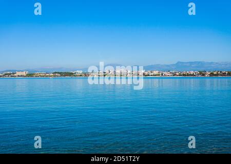 Vista panoramica dell'antenna laterale. Side è una città della regione di Antalya, sulla costa meridionale del Mediterraneo della Turchia. Foto Stock