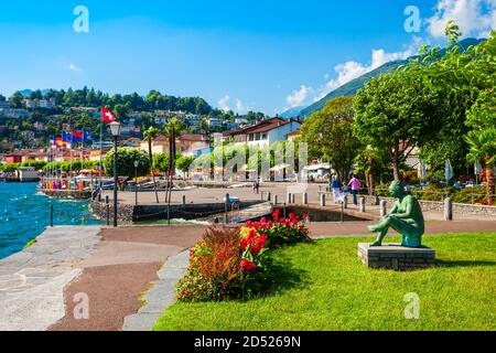 Passeggiata Lungomare e parco in Ascona vicino a Locarno, una città situata sulla riva del Lago Maggiore nel canton Ticino in Svizzera. Foto Stock