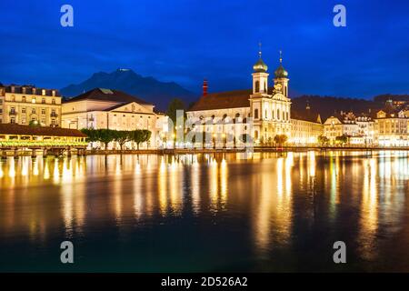 La chiesa gesuita di Lucerna (Gesuitenkirche, in Svizzera) è una chiesa cattolica situata nella città di Lucerna Foto Stock