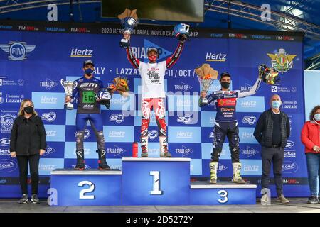 Albert Cabestany (1), Gael Chatagno (2), Julien Perret (3) durante la premiazione del round 4 del TrialGP d'Italia, sul circuito di Moto Club Lazzate o Foto Stock